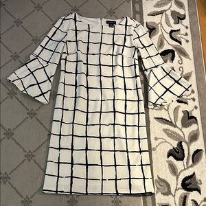 Liz Claiborne White Shift Dress with Grid Pattern and Bell Sleeves